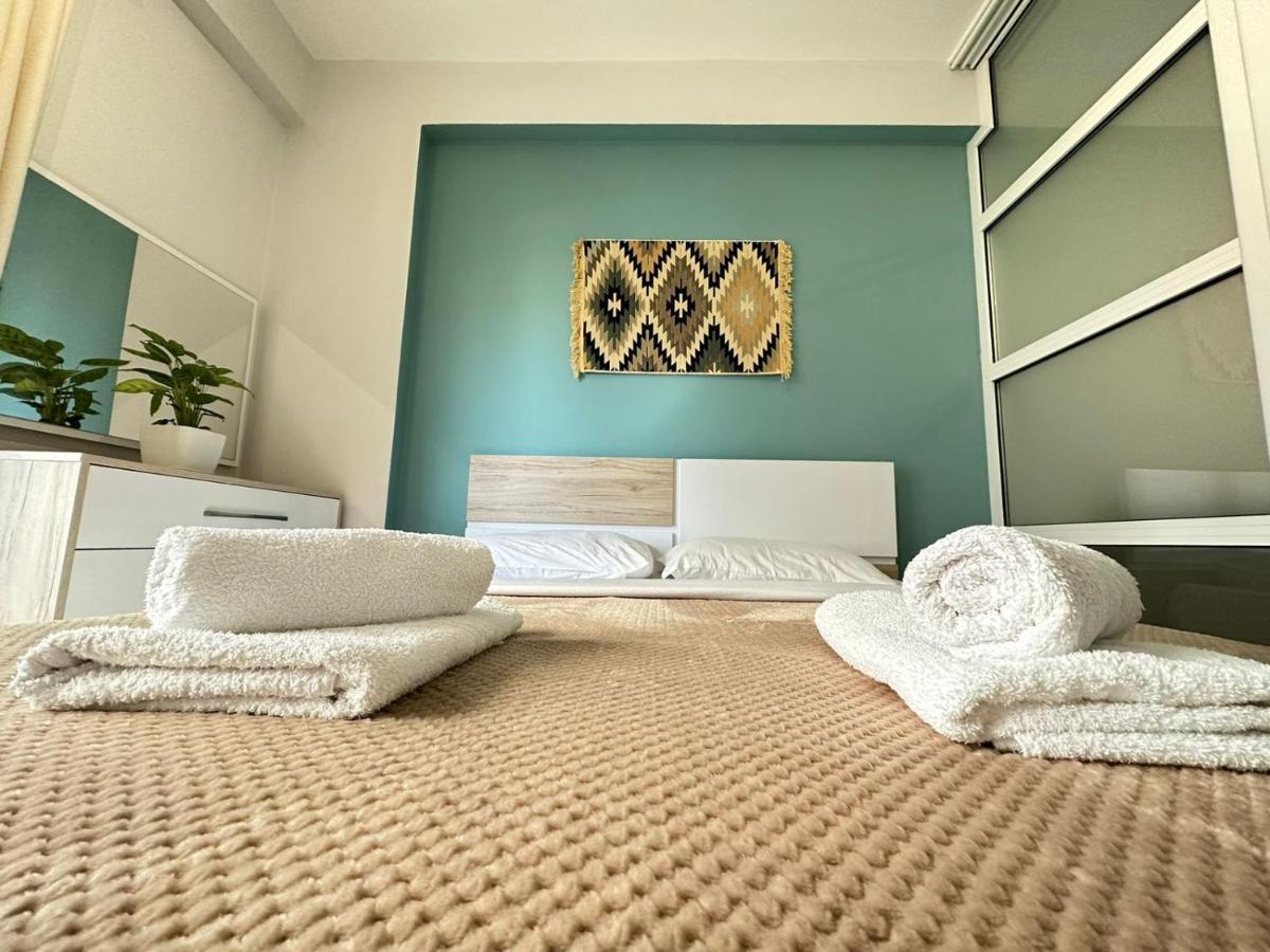 Trea Accomodations - On Private Beach With Sunbed & Umbrella Vlore Exterior photo