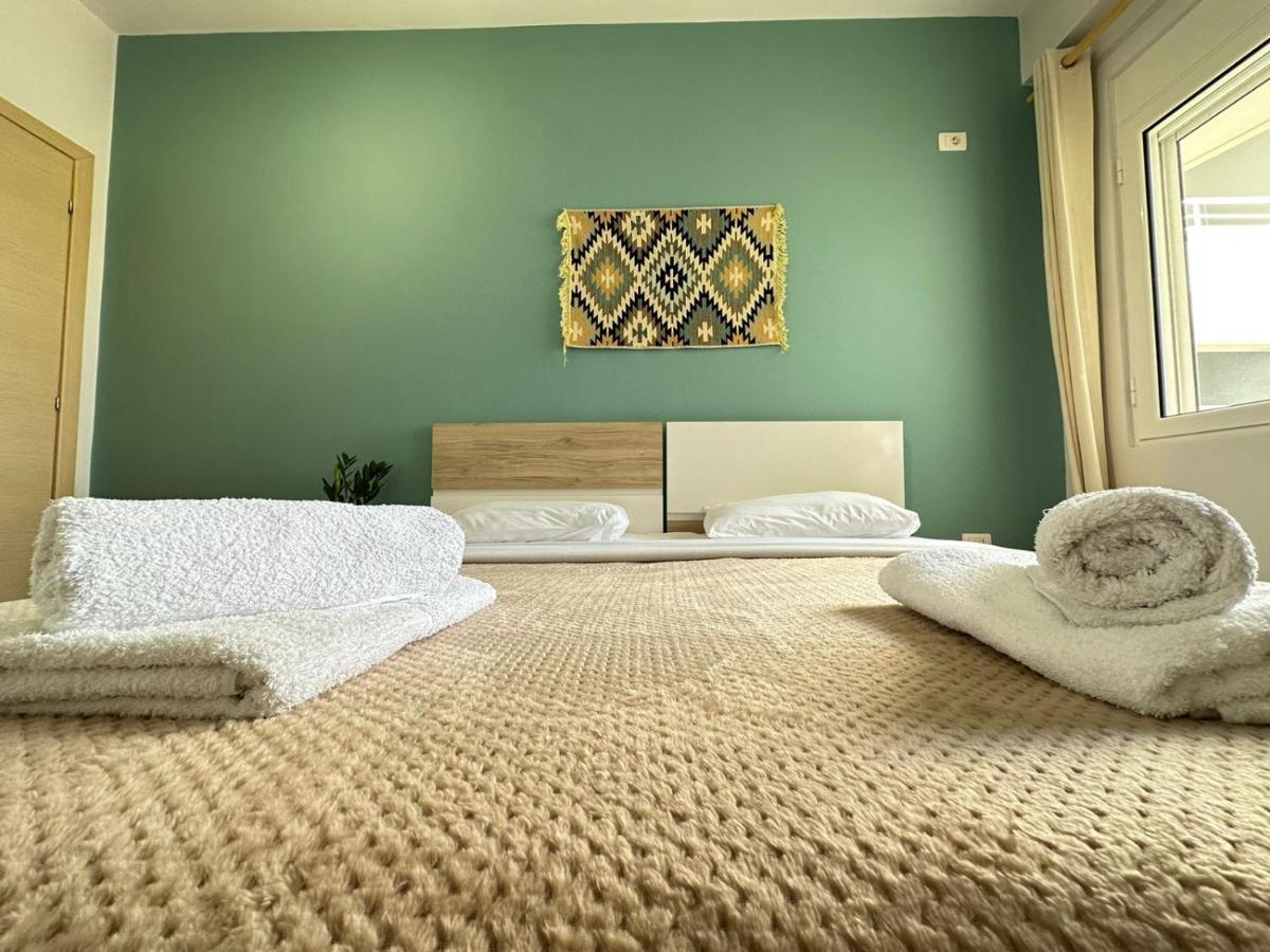 Trea Accomodations - On Private Beach With Sunbed & Umbrella Vlore Exterior photo