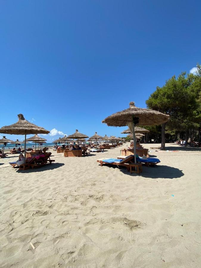 Trea Accomodations - On Private Beach With Sunbed & Umbrella Vlore Exterior photo